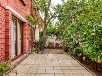 Casa en pasaje cerrado, excelente ubicación. Venta La Reina