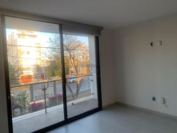 Departamento en primer nivel EN VENTA, sobre Avenida Sierra Leona