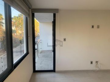 Departamento en primer nivel EN VENTA, sobre Avenida Sierra Leona