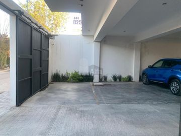 Departamento en primer nivel EN VENTA, sobre Avenida Sierra Leona