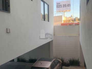 Departamento en primer nivel EN VENTA, sobre Avenida Sierra Leona