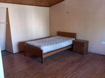 Casa 2 pisos, en pleno centro de Curicó