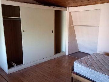 Casa 2 pisos, en pleno centro de Curicó