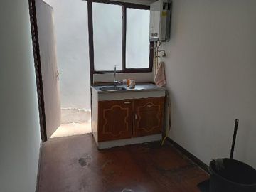 Casa 2 pisos, en pleno centro de Curicó