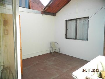 Casa 2 pisos, en pleno centro de Curicó