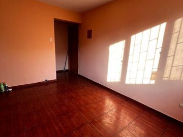 Oportunidad de Inversión, Acogedor Departamento antiguo en Santiago Centro.