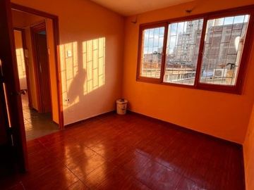 Oportunidad de Inversión, Acogedor Departamento antiguo en Santiago Centro.