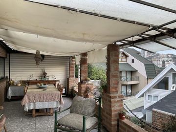 Gran Propiedad en Reñaca, Casa y 4 departamentos independientes.
