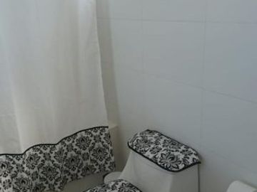 Confortable Casa de tres pisos, linda vista a la ciudad.