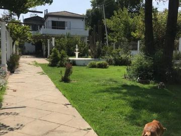 Gran Casona remodelada completamente, amplio terreno de 38.000 m2.