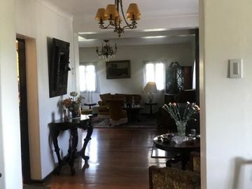 Gran Casona remodelada completamente, amplio terreno de 38.000 m2.