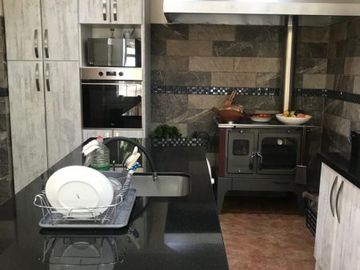 Gran Casona remodelada completamente, amplio terreno de 38.000 m2.