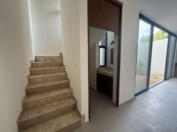 VENTA DE TOWN HOUSE MERIDA DE 3 NIVELES EN TEMOZON NORTE