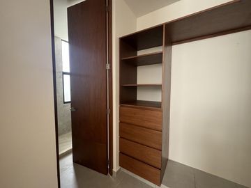 VENTA DE TOWN HOUSE MERIDA DE 3 NIVELES EN TEMOZON NORTE