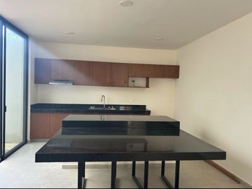 VENTA DE TOWN HOUSE MERIDA DE 3 NIVELES EN TEMOZON NORTE