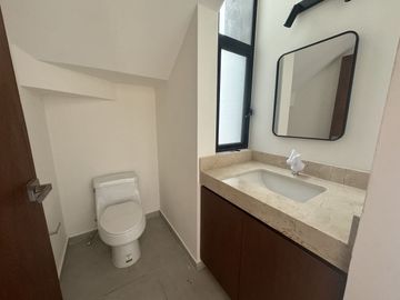 VENTA DE TOWN HOUSE MERIDA DE 3 NIVELES EN TEMOZON NORTE