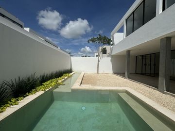 ESPECTACULAR CASA EN VENTA EN PRIVADA TAMORA EN CONKAL MÉRIDA