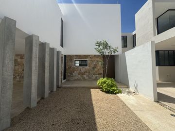 ESPECTACULAR CASA EN VENTA EN PRIVADA TAMORA EN CONKAL MÉRIDA