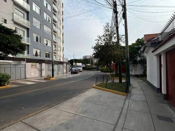 VENTA DE DEPARTAMENTO SURQUILLO VISTA A PARQUE 108M2