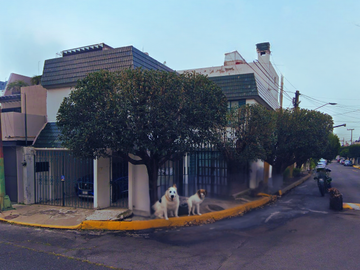 Casa en Venta en Xochimilco Jardines del Sur 3 Recámaras 3 Estacionamientos Serv