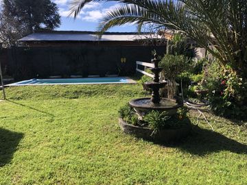 VENDE CASA CON TERRENO DE 750 M2 - 3 DORM, 2 BAÑOS, PISCINA EN  LO HERRERA SAN BERNARDO