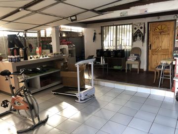VENDE CASA CON TERRENO DE 750 M2 - 3 DORM, 2 BAÑOS, PISCINA EN  LO HERRERA SAN BERNARDO
