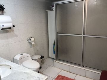 VENDE CASA CON TERRENO DE 750 M2 - 3 DORM, 2 BAÑOS, PISCINA EN  LO HERRERA SAN BERNARDO
