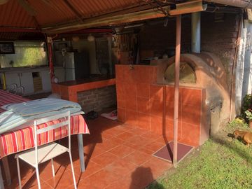 VENDE CASA CON TERRENO DE 750 M2 - 3 DORM, 2 BAÑOS, PISCINA EN  LO HERRERA SAN BERNARDO