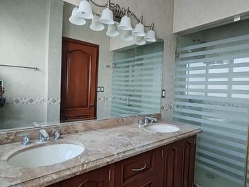 CASA EN VENTA FRACCIONAMIENTO CAÑADA DEL REFUGIO, ZONA NORTE, LEON GTO.