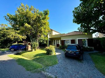 Casa - cuatro ambientes - Country Club Banco Provincia (Moreno)