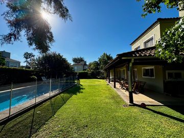 Casa - cuatro ambientes - Country Club Banco Provincia (Moreno)