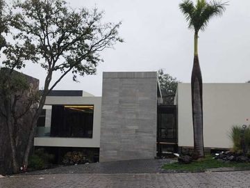 MANSIÓN EN VENTA EN REAL DE HACIENDA.