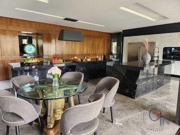 MANSIÓN EN VENTA EN REAL DE HACIENDA.