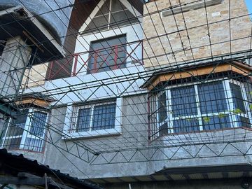 VENDE CASA A TERMINAR CON OFICINAS