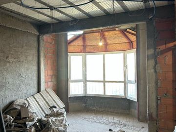 VENDE CASA A TERMINAR CON OFICINAS