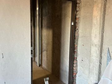 VENDE CASA A TERMINAR CON OFICINAS