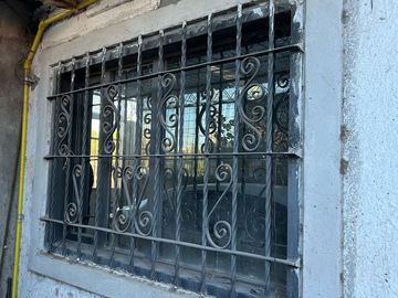 VENDE CASA A TERMINAR CON OFICINAS