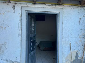 VENDE CASA A TERMINAR CON OFICINAS
