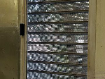 VENDE CASA A TERMINAR CON OFICINAS