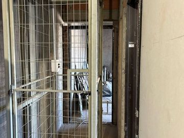 VENDE CASA A TERMINAR CON OFICINAS