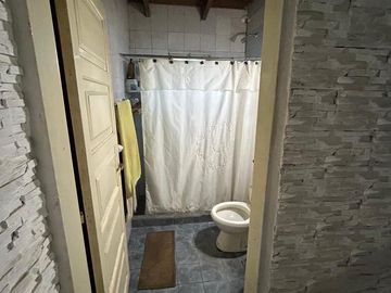 VENDE CASA A TERMINAR CON OFICINAS