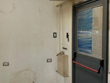 VENDE CASA A TERMINAR CON OFICINAS