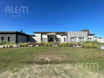 Casa en  Fincas Golf
