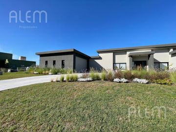 Casa en  Fincas Golf