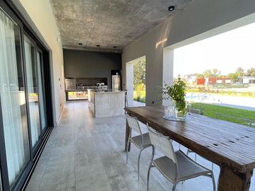 Casa en  Fincas Golf