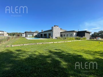 Casa en  Fincas Golf