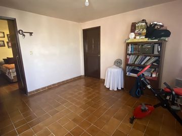 CASA EN VENTA SANTA CLARA, EN ESQUINA, CUENTA CON LOCALES.