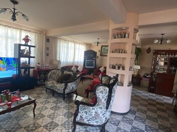 CASA EN VENTA SANTA CLARA, EN ESQUINA, CUENTA CON LOCALES.
