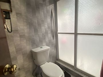 CASA EN VENTA SANTA CLARA, EN ESQUINA, CUENTA CON LOCALES.