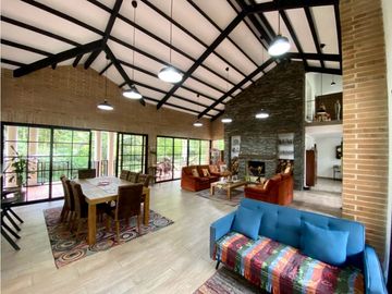VENDEMOS ESPECTACULAR CASA EN RIONEGRO SECTOR QUIRAMA